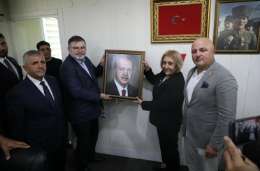 AK Parti'ye geçen Menderes Belediyesi'nde devir-teslim töreni gerçekleştirildi