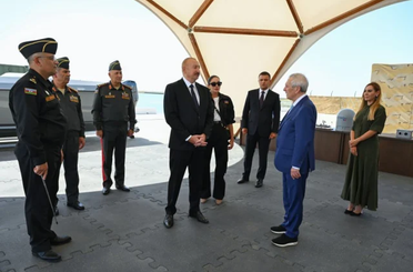 Azerbaycan Cumhurbaşkanı Aliyev ile Aziz Yıldırım Bir Araya Geldi