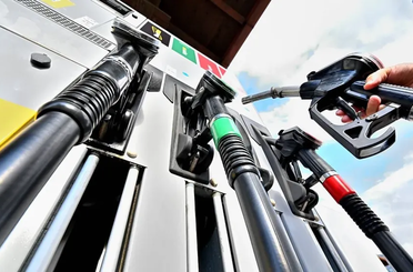 Benzine 3,20 lira zam: Pompa fiyatlarına yansıdı