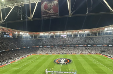 Beşiktaş taraftarlarından Marsilya maçında görsel şov