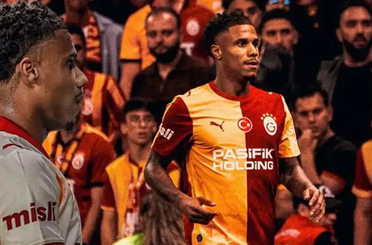 Galatasaray'da ayrılık kararı! Okan Buruk yıldız futbolcuyu kadroda düşünmüyor