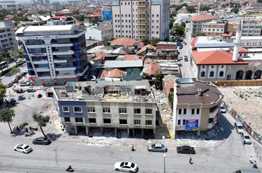 Konya’da büyük dönüşüm hız kesmeden sürüyor: Peynir Pazarı’nda ikinci etap yıkımı başladı