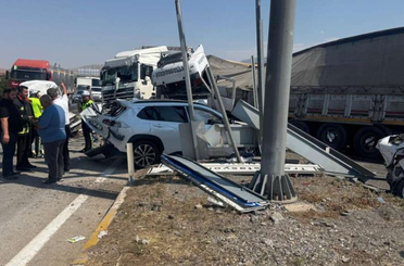 Konya'da Can Pazarı: 5 Aracın Karıştığı Kazada 1 Kişi Öldü, 9 Yaralandı