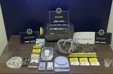 Konya’da narkotik operasyonu: 105 bin 4 sentetik ecza hapı ele geçirildi