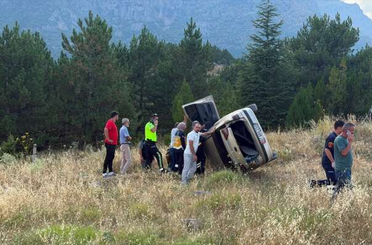 Konya'da Trafik Kazası: Otomobil Ters Döndü, Kadın Sürücü Yaralandı