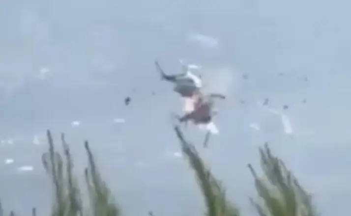 Orman yangınlarına müdahale eden 2 helikopter çarpıştı