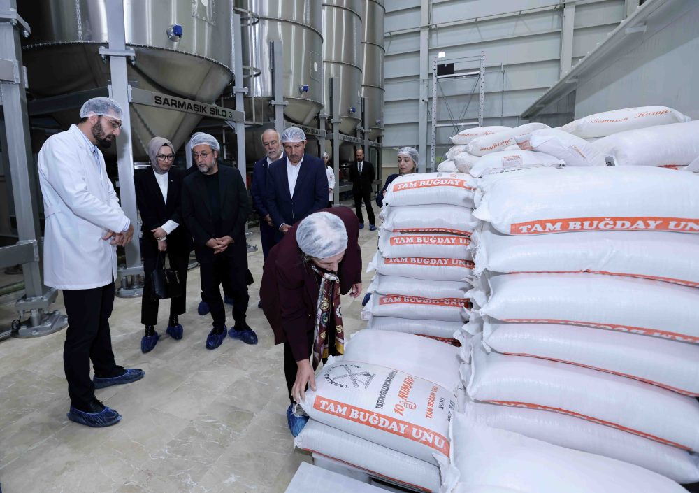 TARIM VE GIDA POLTKALARI KURULU İYELERíNDEN KARATAY HALK EKMEK FABRKASINA ZYARET (4).JPG